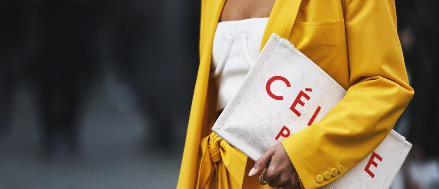 Yellow chicness: Έτσι θα εντάξετε στα σύνολά σας το πιο φωτεινό χρώμα της άνοιξης 