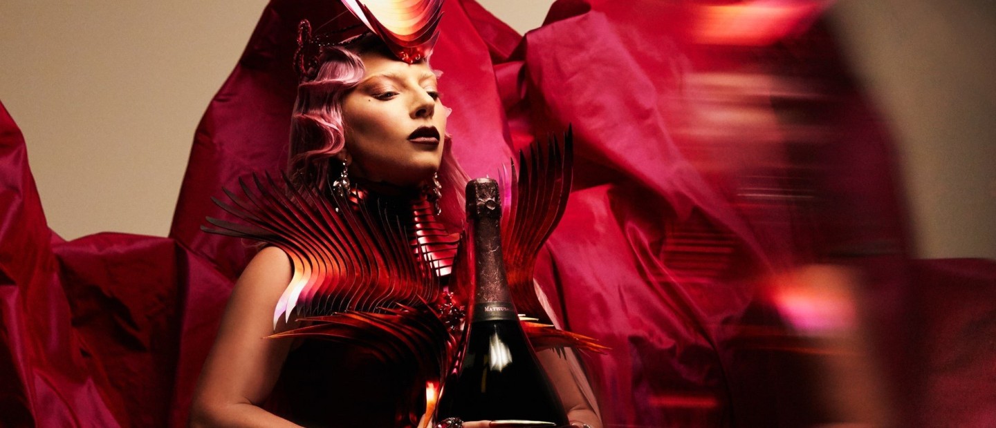 H Lady Gaga συνεργάζεται με τη θρυλική σαμπάνια Dom Pérignon για τη δημιουργία μιας limited edition φιάλης