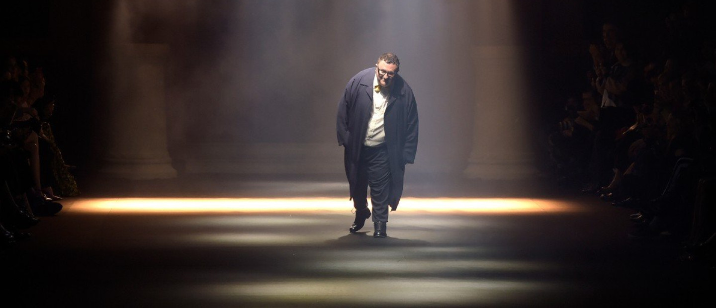 Alber Elbaz: Ο εκκεντρικός μόδιστρος έφυγε από τη ζωή στα 59 του χρόνια 