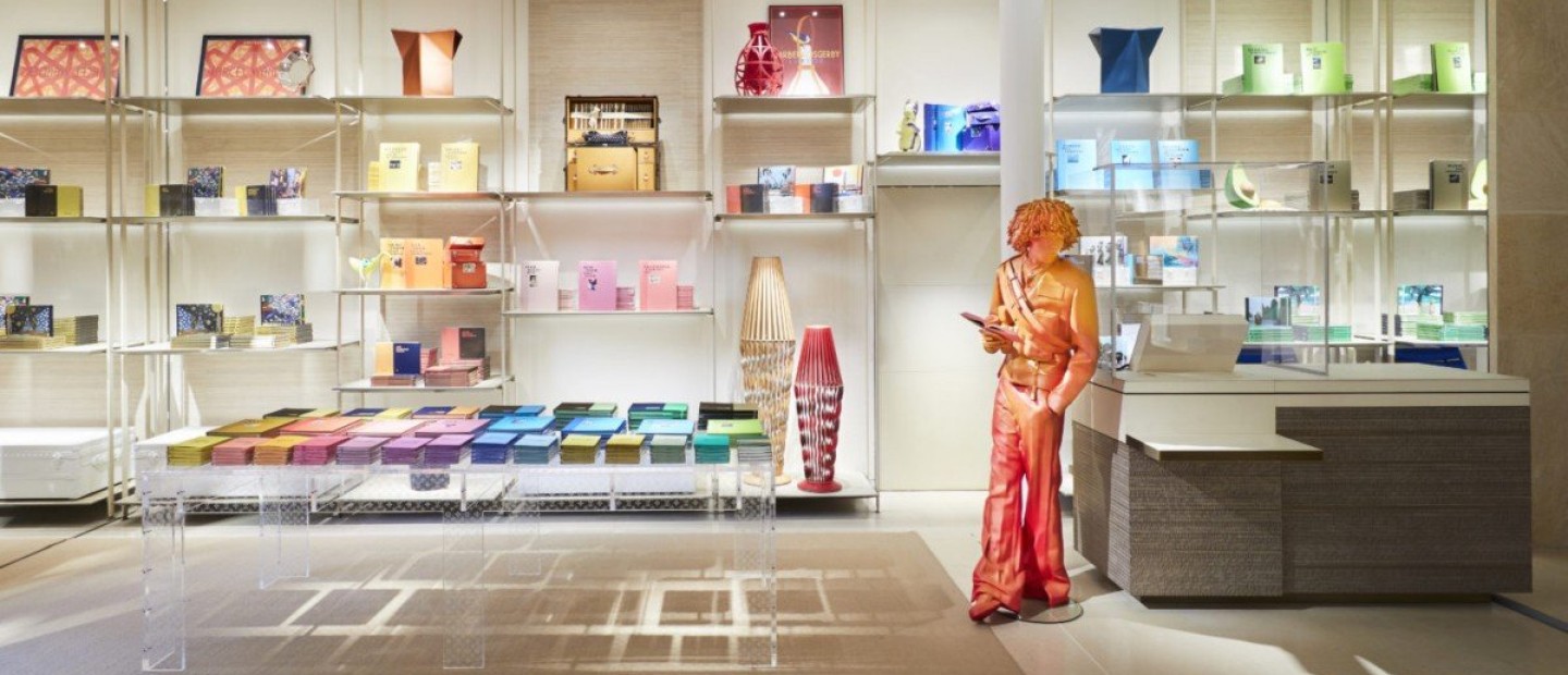 Ο οίκος Louis Vuitton ανοίγει ένα φανταστικό bookstore στη μπουτίκ του Saint-Germain-des-Prés