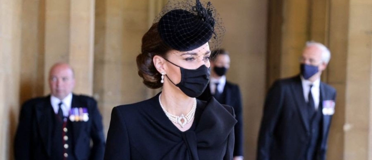 The Royals: Οι λεπτομέρειες πίσω από τις στιλιστικές επιλογές που ξεχώρισαν στην κηδεία του Πρίγκιπα Φίλιππου 
