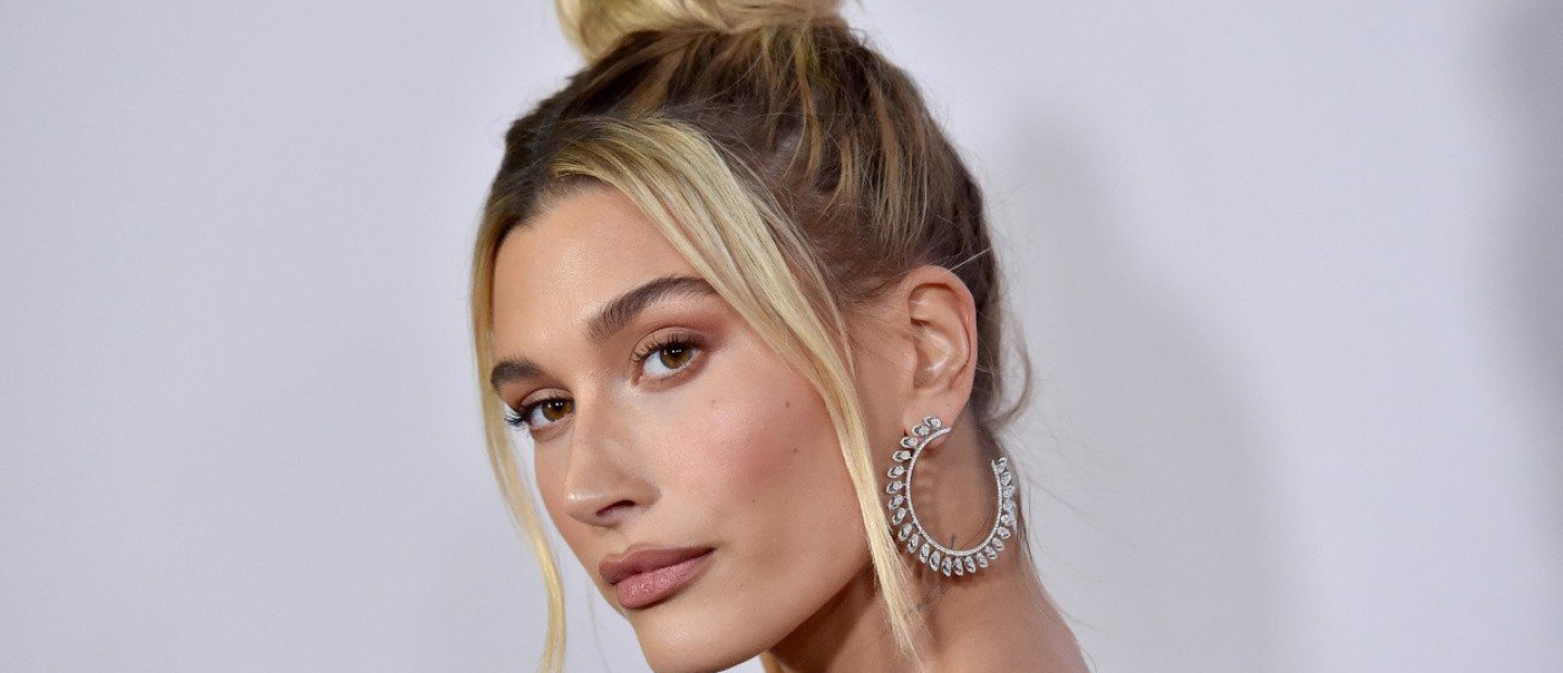 Τα πολύτιμα μυστικά της Hailey Bieber για αψεγάδιαστο & λαμπερό δέρμα