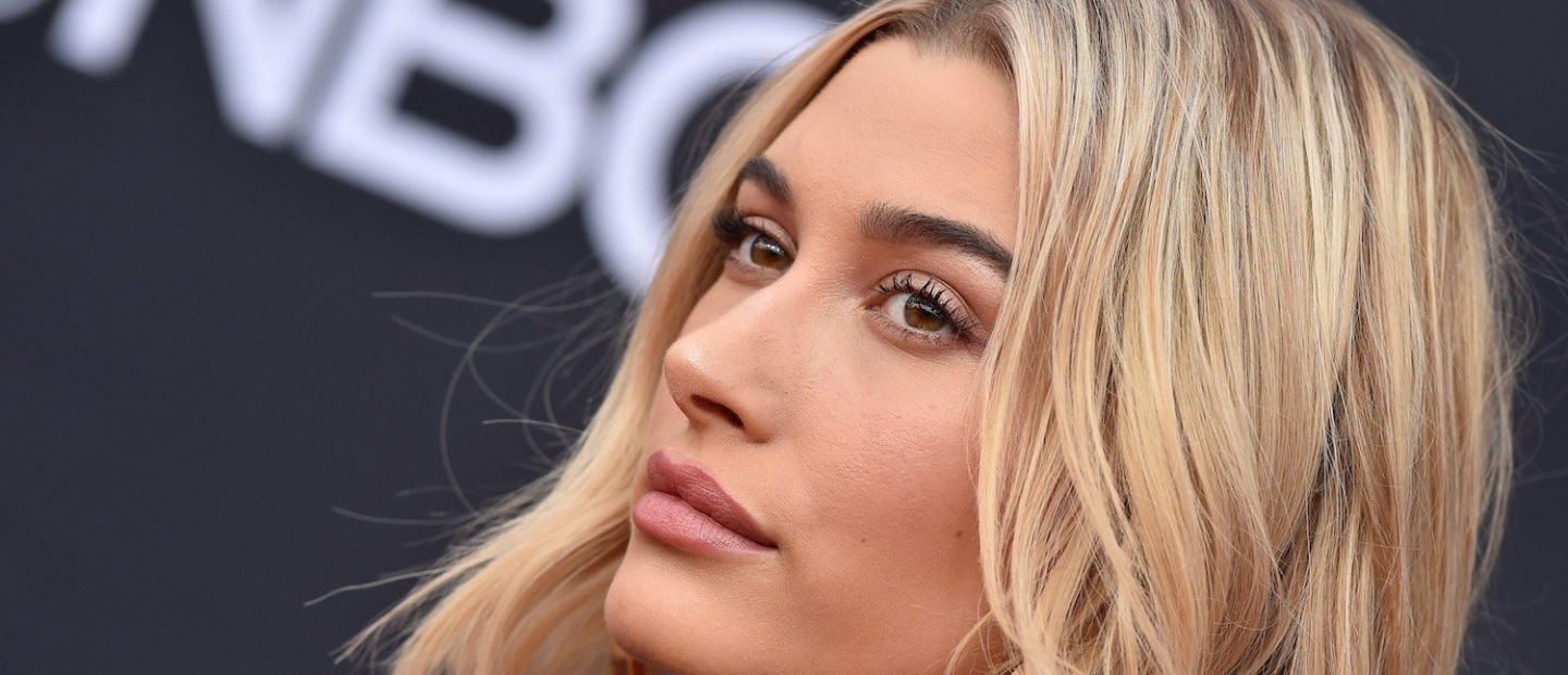 H Hailey Bieber αποκαλύπτει τη βραδινή skincare ρουτίνα της
