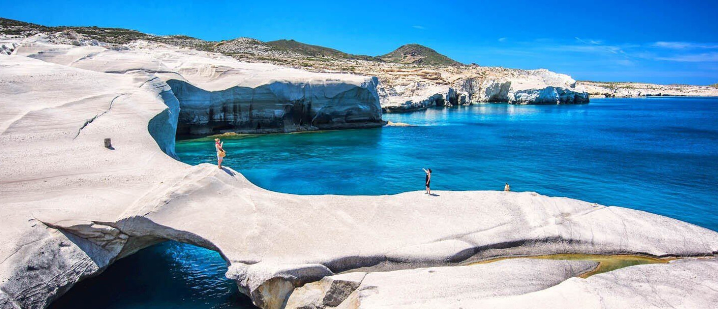 Μήλος: Ένα tour στο πανέμορφο νησί της Ελλάδας που εξασφάλισε το BBC