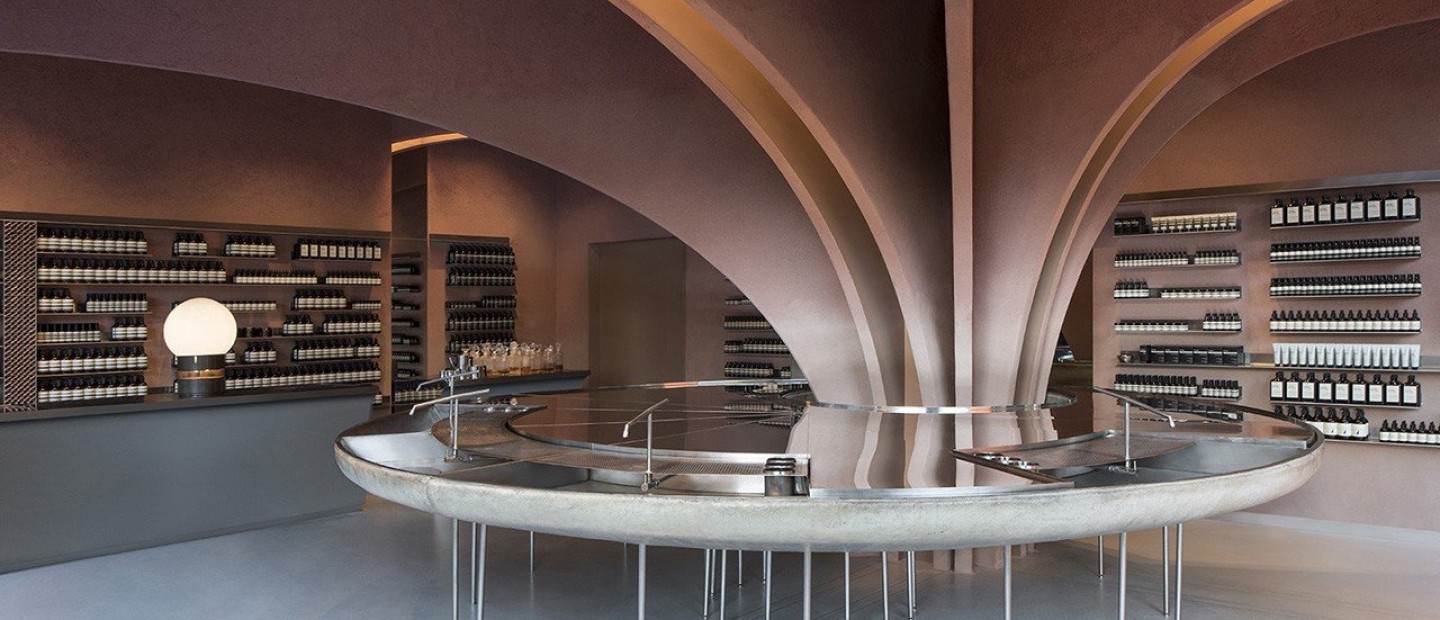 Στα χνάρια του James Bond το νέο Aesop flagship store στο Λονδίνο