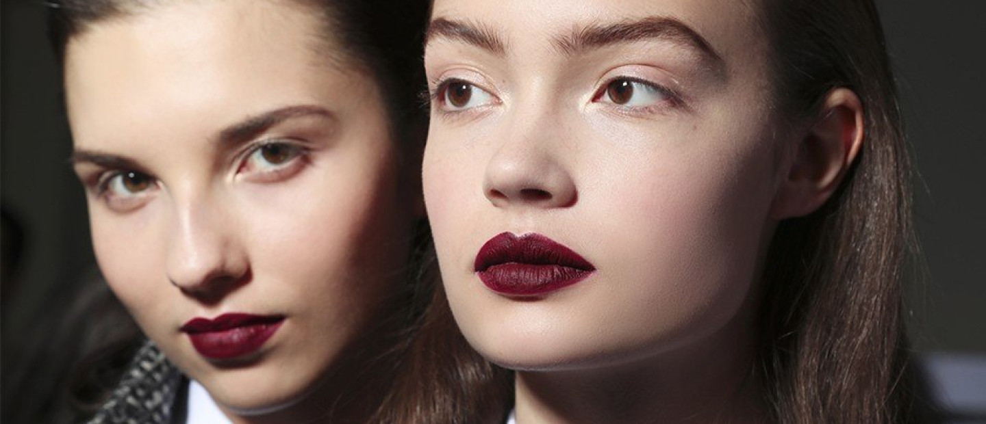 Σκούρα κραγιόν: Πώς να τα υιοθετήσετε στο καθημερινό σας μακιγιάζ 