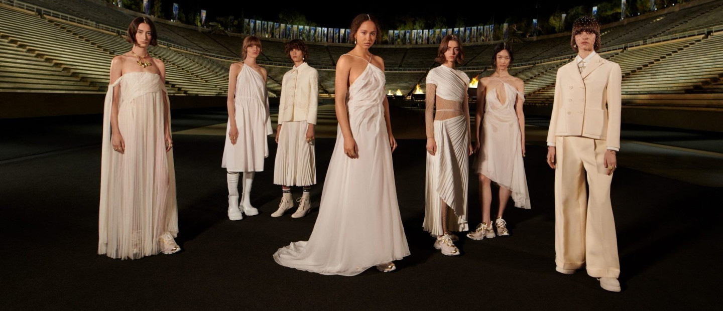 Dior Cruise 2022: Ένα εργοστάσιο υφασμάτων στο Σουφλί αποτέλεσε τη «βάση» για τα εκπληκτικά κομμάτια της συλλογής