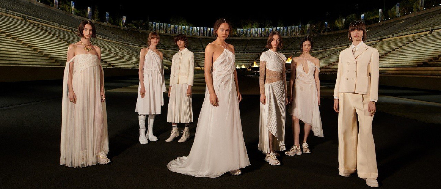 Dior Celebrates Greece: H Maria Gracia Chiuri μετουσίωσε την έννοια «ελευθερία» σε δημιουργίες που υμνούν την ελληνική τέχνη