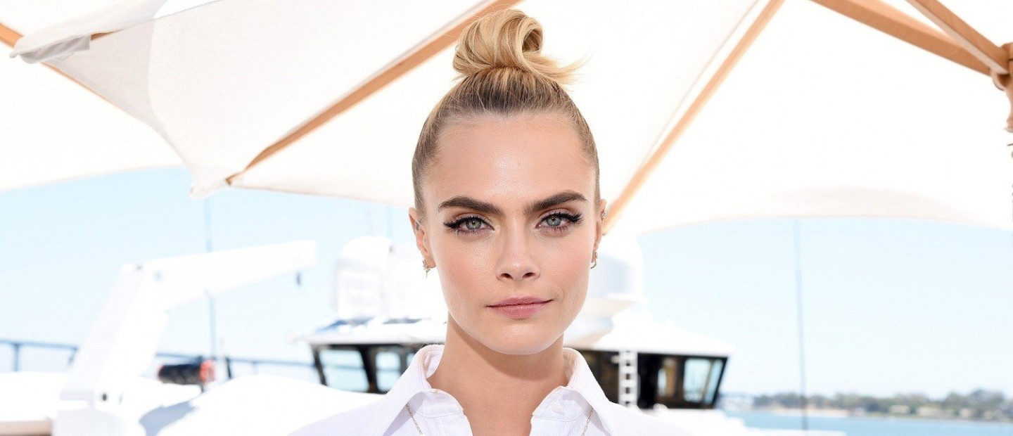 H Cara Delevingne σε ένα διασκεδαστικό παιχνίδι, έτσι όπως δεν την έχουμε ξαναδεί 