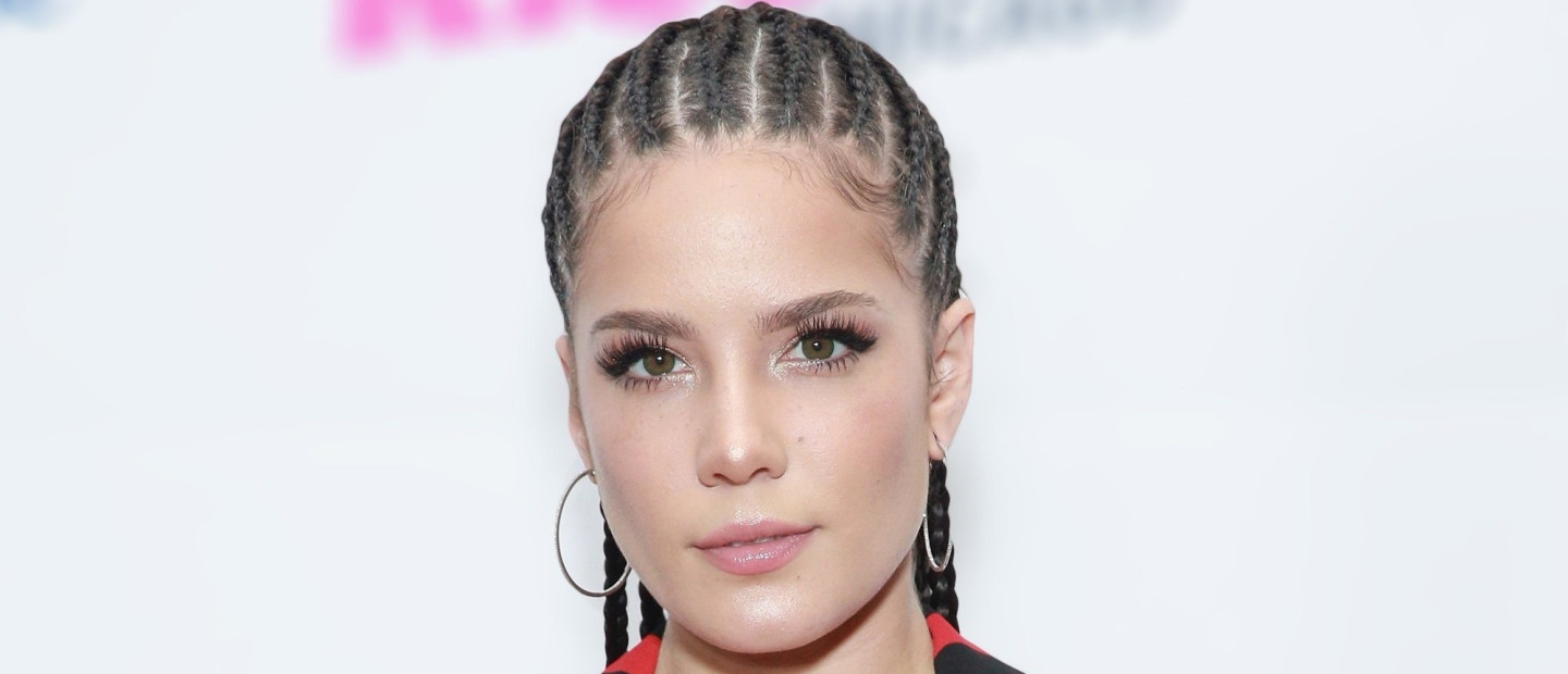 H Halsey αποκαλύπτει τη θαυματουργή beauty routine της για super fresh πρόσωπο