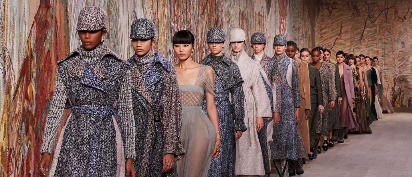 Οι λεπτομέρειες πίσω από μια δημιουργία της Haute Couture A/W 2021/2022 συλλογής του οίκου Dior