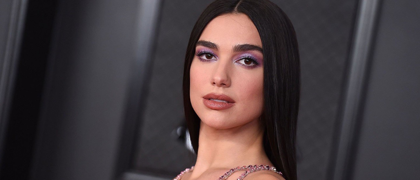 H Dua Lipa αποκαλύπτει πτυχές του εαυτού της μέσα από ένα διασκεδαστικό παιχνίδι