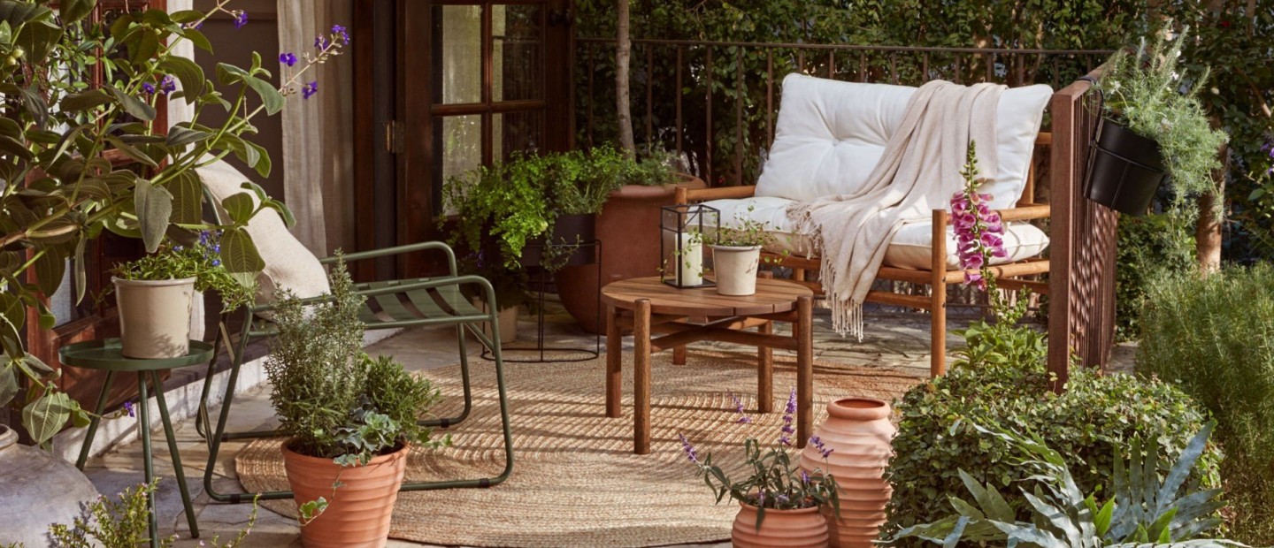 Summer is here: Έτσι θα περιποιηθείτε σωστά τα φυτά στο μπαλκόνι & τον κήπο σας