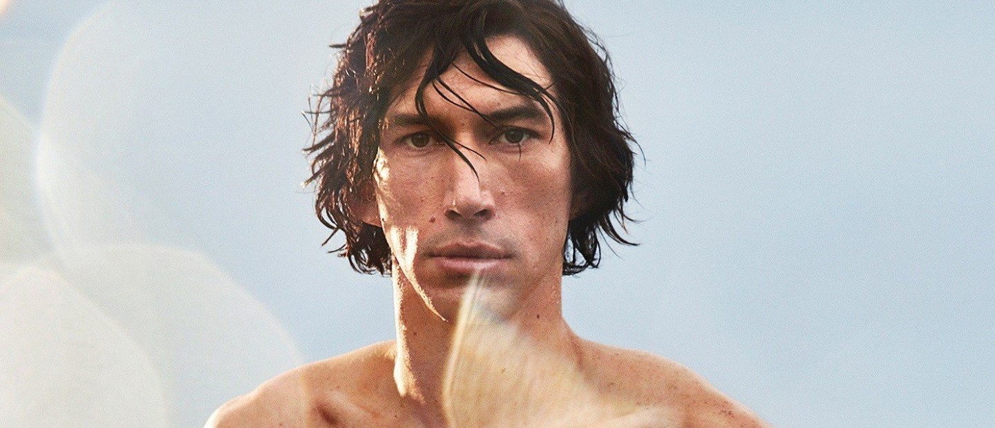 Ο γοητευτικός Adam Driver πρωταγωνιστεί στην καμπάνια του νέου αρώματος του οίκου Burberry
