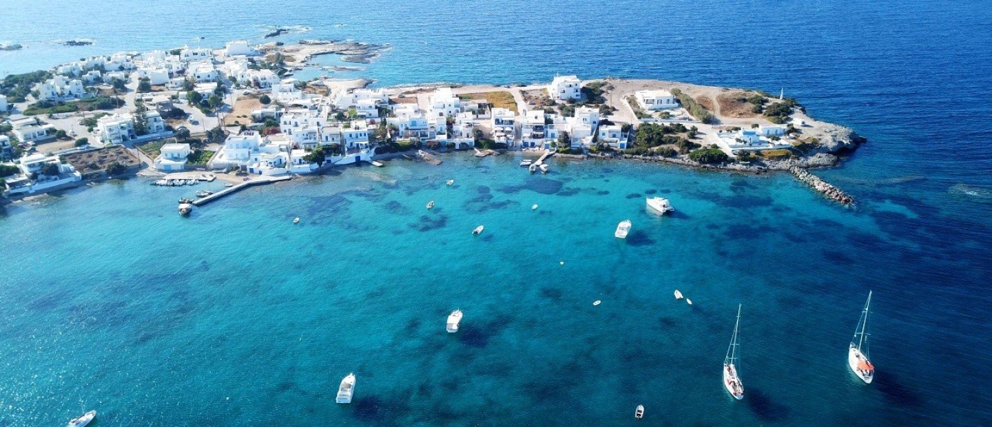 Διακοπές με τον σύντροφό σας; Αυτά είναι τα πιο ρομαντικά νησιά στην Ελλάδα που αξίζει να επισκεφθείτε 