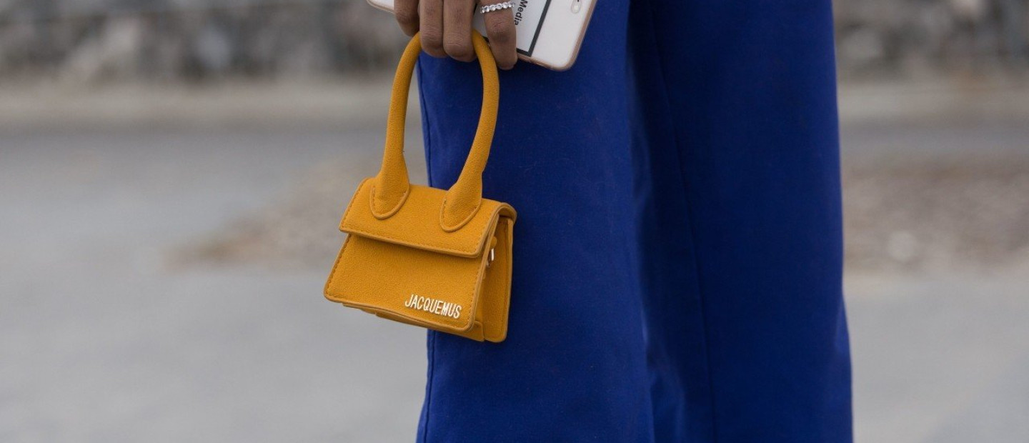Mini bags: Τα σχέδια που επιλέγουμε για το φετινό φθινόπωρο 