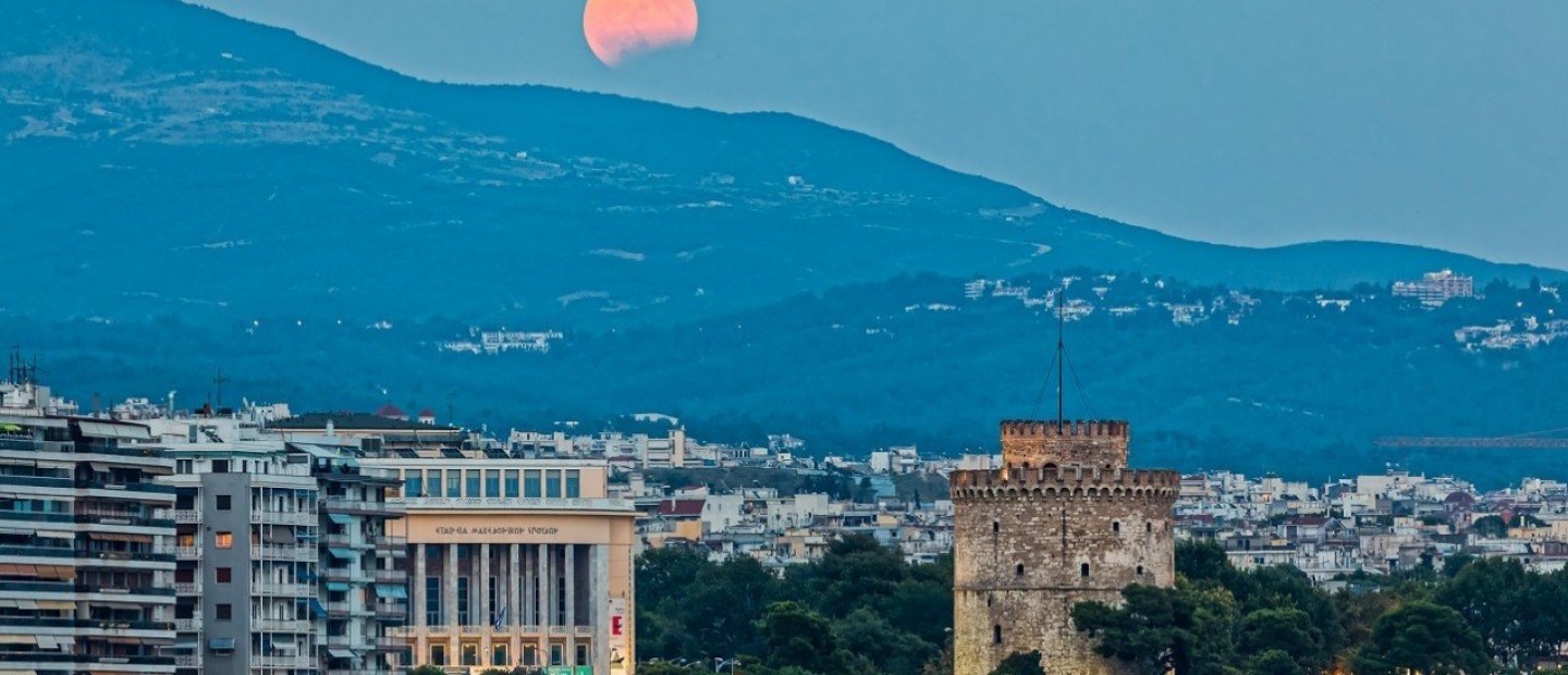 Αυγουστιάτικη πανσέληνος: Οι αρχαιολογικοί χώροι που μας καλούν να την απολαύσουμε 