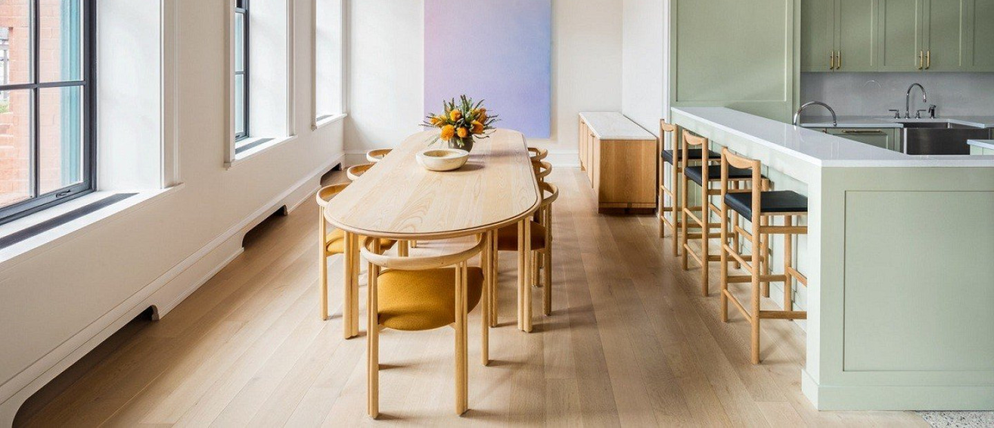 Πώς τα pastel χρώματα κυριαρχούν σε ένα cozy loft της Νέας Υόρκης 