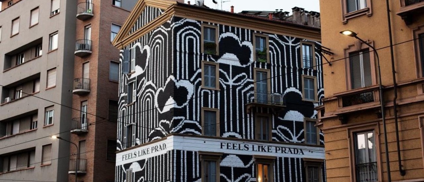 Η Prada «ντύνει» την Ιταλία με το iconic print #FeelsLikePrada