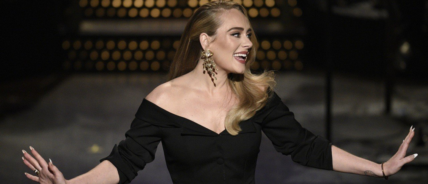 Adele: Γράφει ιστορία πρωταγωνιστώντας στα εξώφυλλα της βρετανικής & αμερικάνικης Vogue ταυτόχρονα