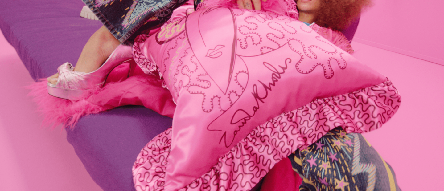 Design News: H νέα σειρά της iconic σχεδιάστριας, Zandra Rhodes φέρνει τον μαξιμαλισμό στο σπίτι μας