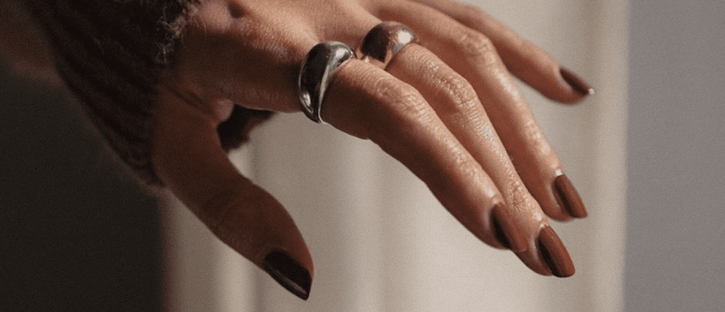 Nail trends: Tα χρώματα που θα είναι τάση τον φετινό χειμώνα 