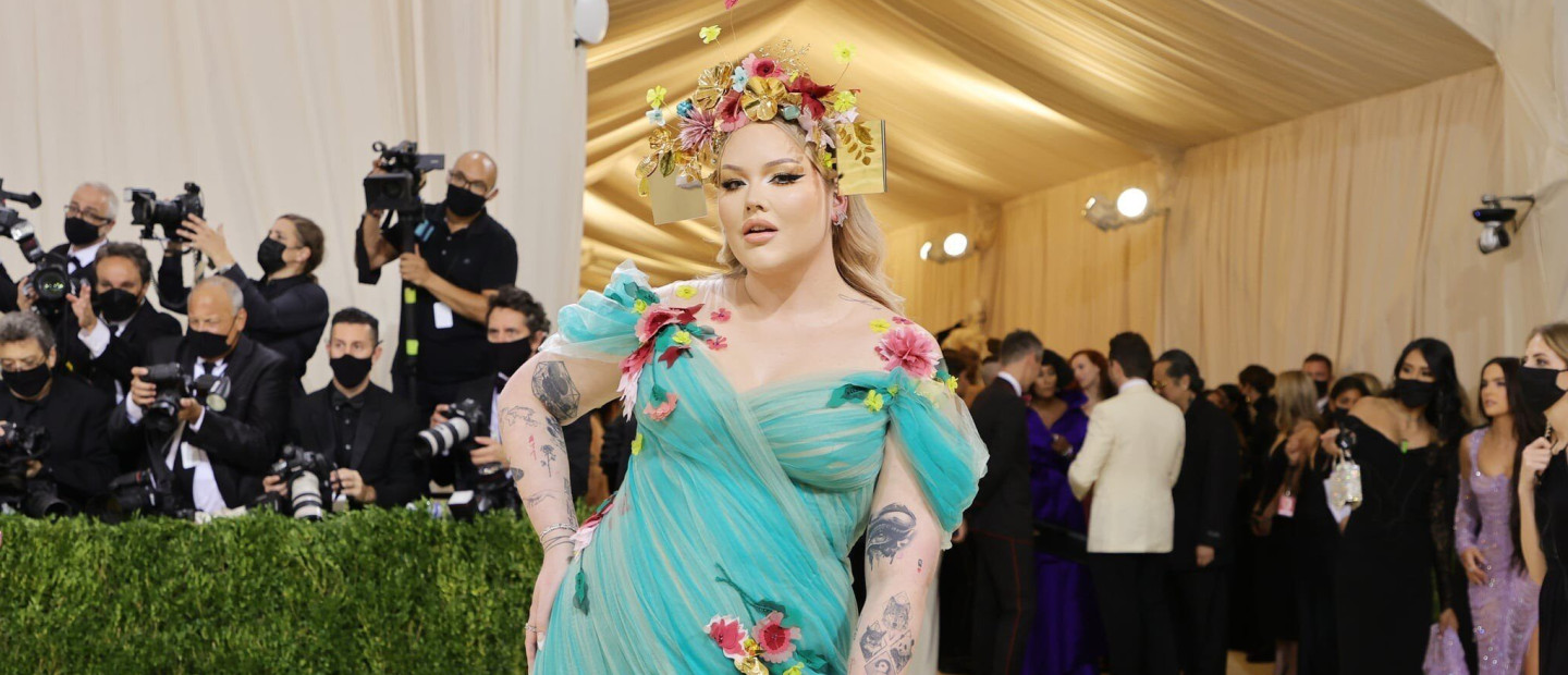 Δείτε την προετοιμασία της NikkieTutorials για το φετινό Met Gala