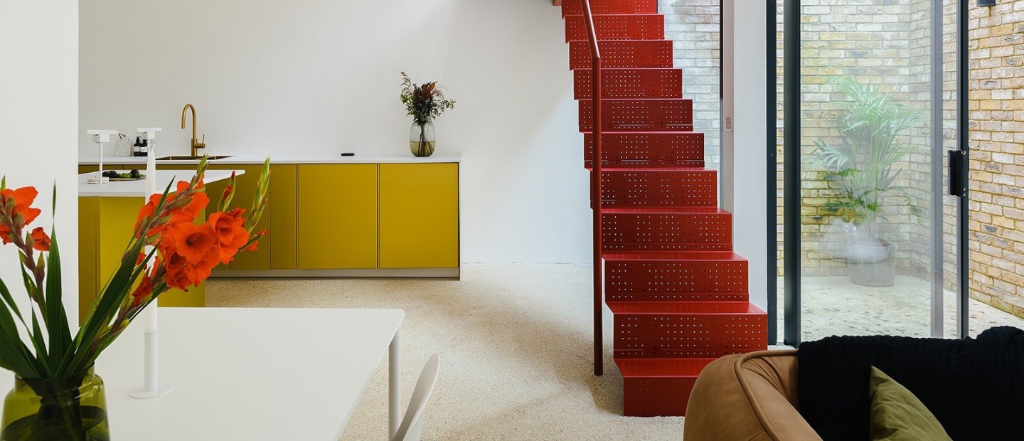 To easy-going design του Λονδίνου αποτυπώνεται σε μια σύγχρονη κατοικία  