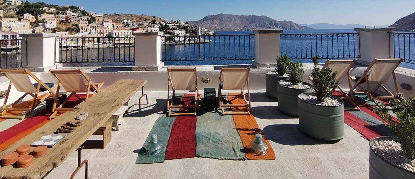 Ένα ξενοδοχείο μοναδικού design στη Σύμη «ξεδιπλώνει» την ιστορία του τόπου