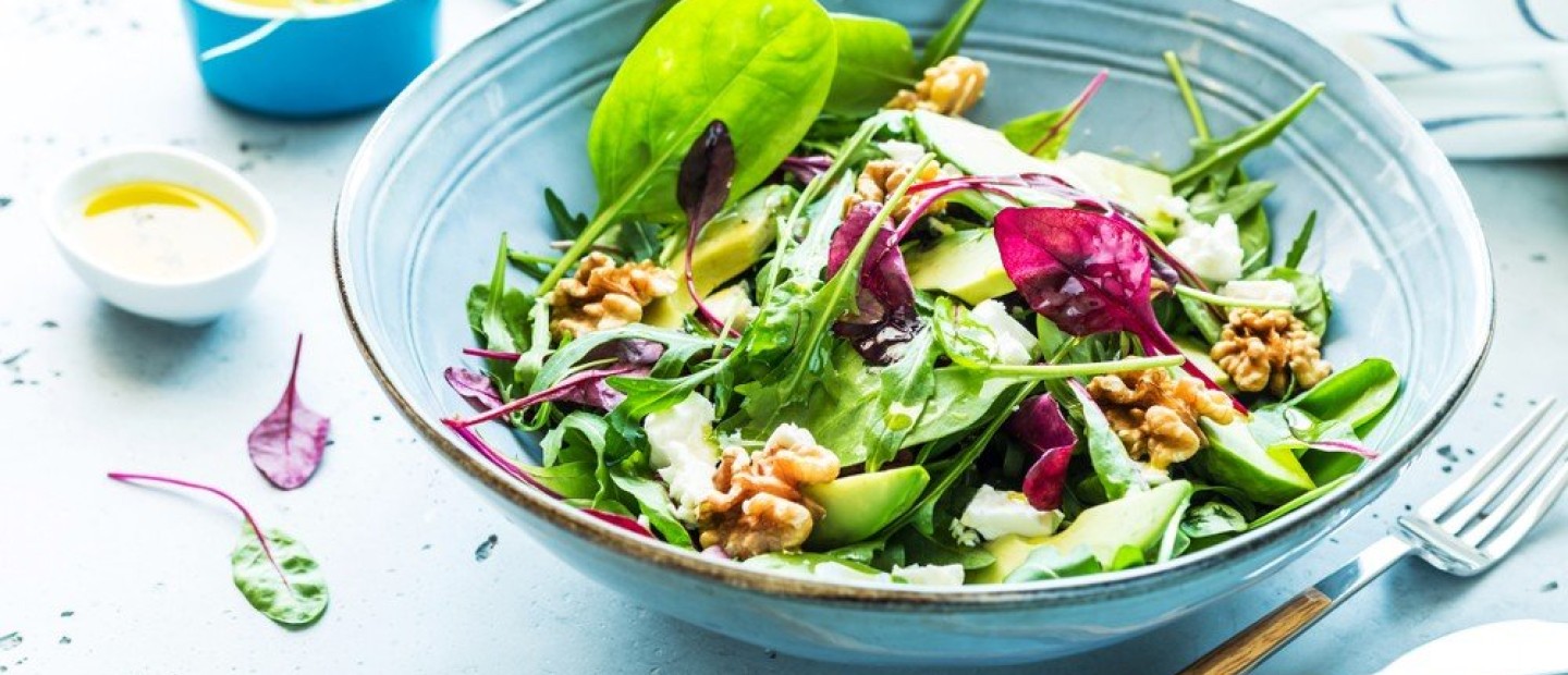 3 σαλάτες ιδανικές για το lunch break σας 