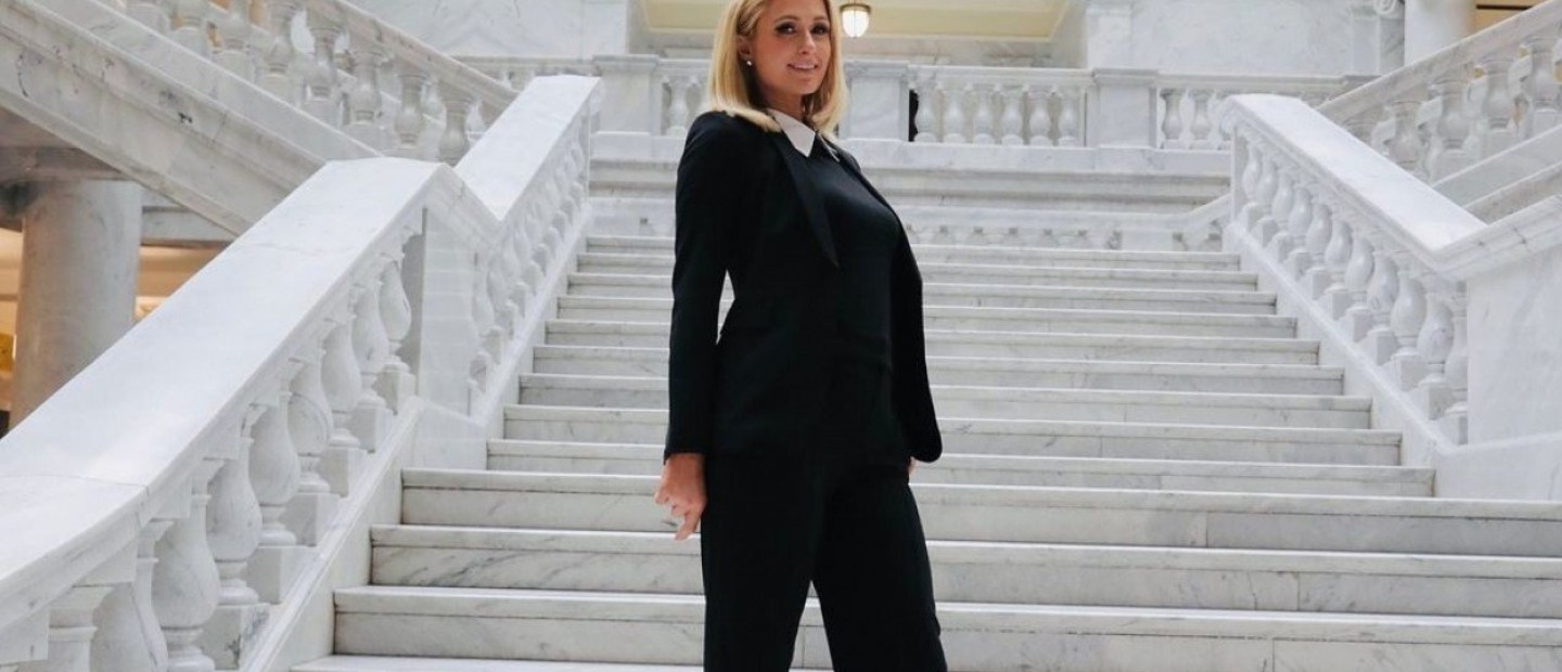 Paris Hilton: Μια διαφορετική πτυχή του εαυτού της, την οποία παρουσίασε στο αμερικανικό Κογκρέσο