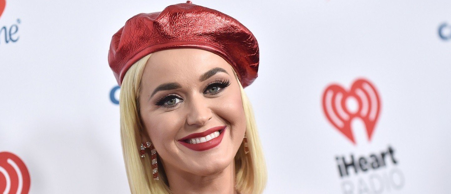 H Katy Perry διασκευάζει το iconic "All You Need Is Love"