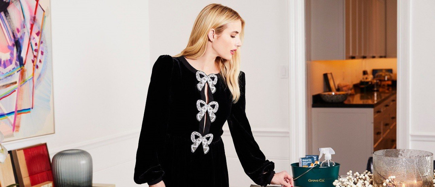 Αποτελεσματικό καθάρισμα πριν τις γιορτές; Η Emma Roberts μοιράζεται τα απόλυτα tips 