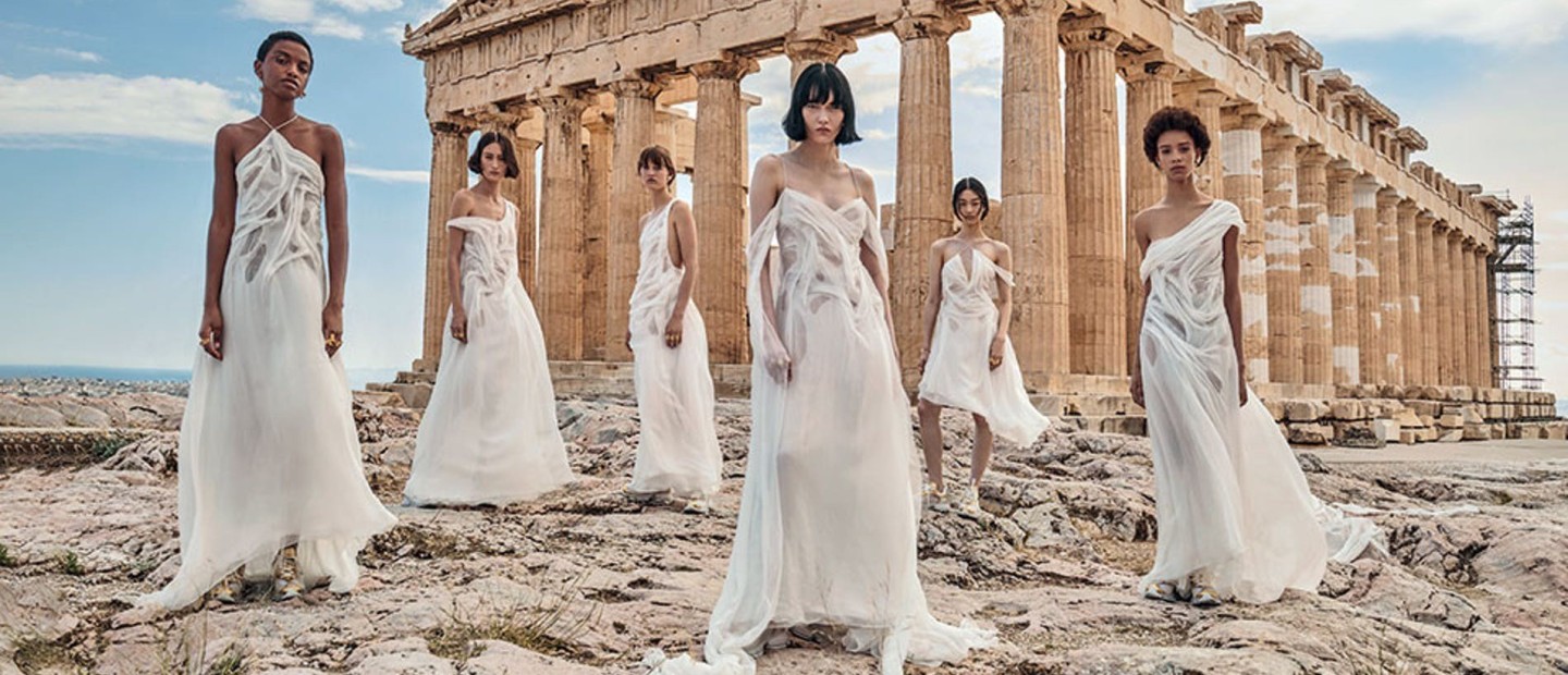 From Dior to Greece: Η φωτογράφηση του οίκου με φόντο τη Μήλο