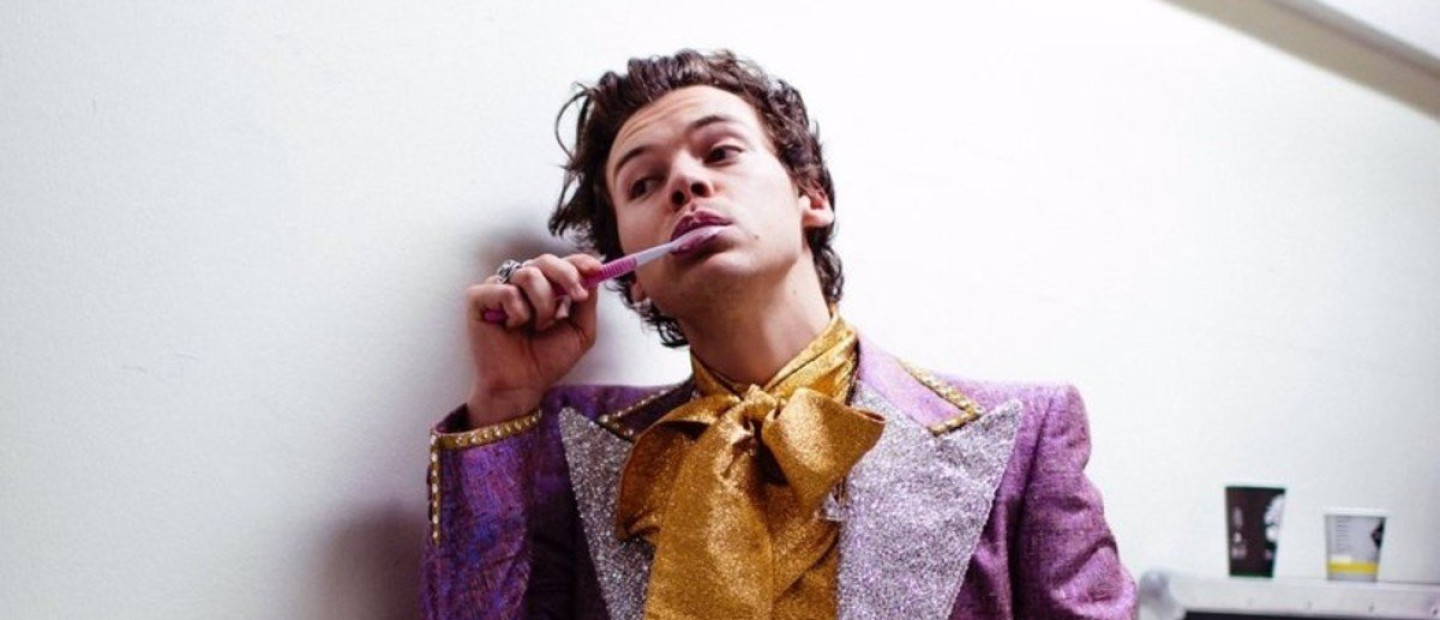 Πώς ο Harry Styles επαναπροσδιορίζει την έννοια των αντρικών προτύπων