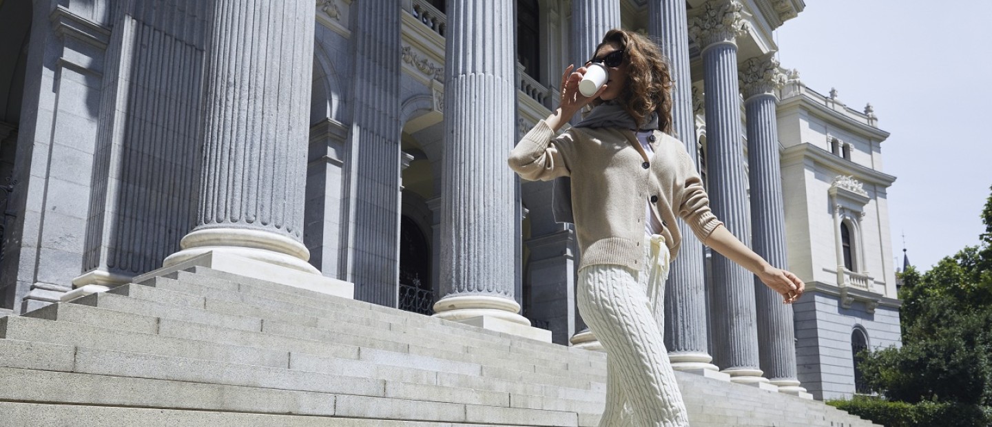 Love cashmere: Πώς να προσθέσετε μια νότα πολυτέλειας στα καθημερινά σας σύνολα 
