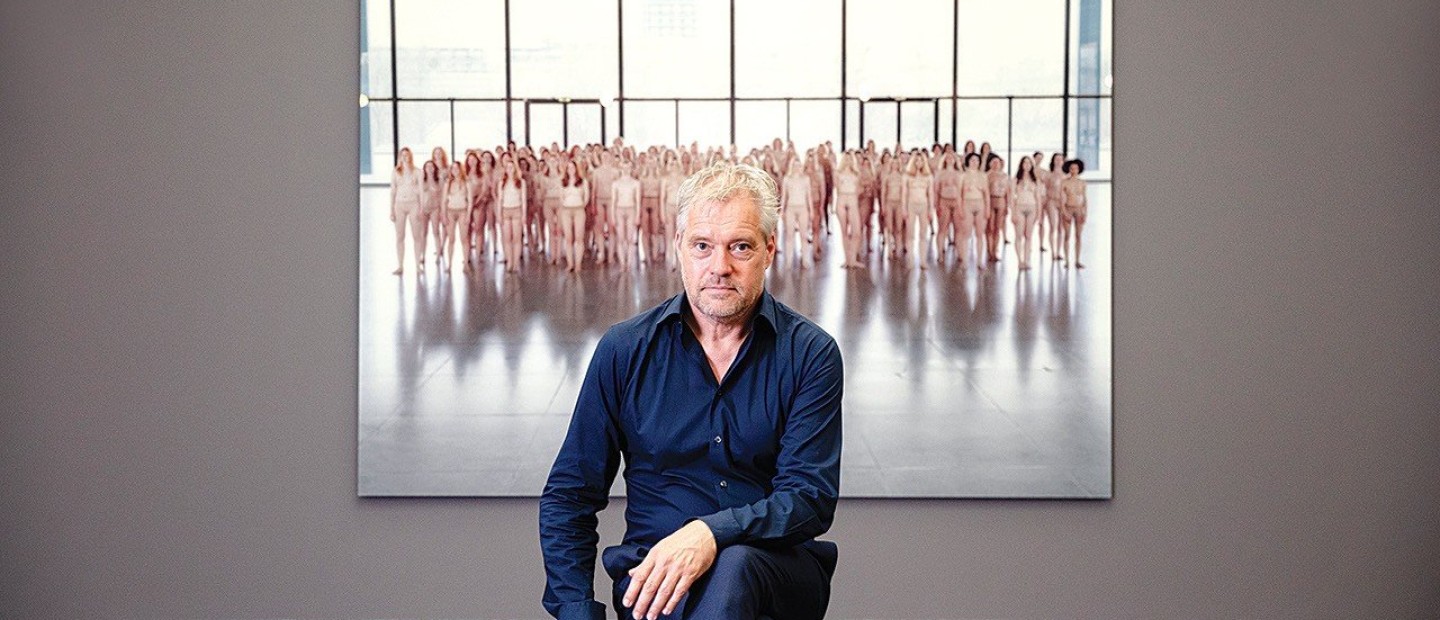 Μια αποκλειστική συνέντευξη με τον διευθυντή του Helmut Newton Foundation και επιμελητή της έκθεσης-ρετροσπεκτίβας του σπουδαίου φωτογράφου