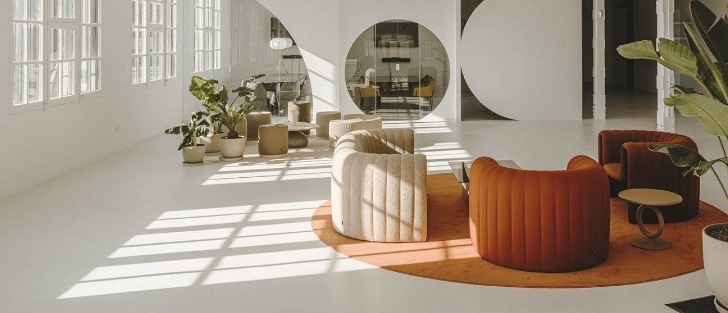 Πώς μια office area στην Ισπανία μετατρέπεται σε πηγή έμπνευσης για minimal design