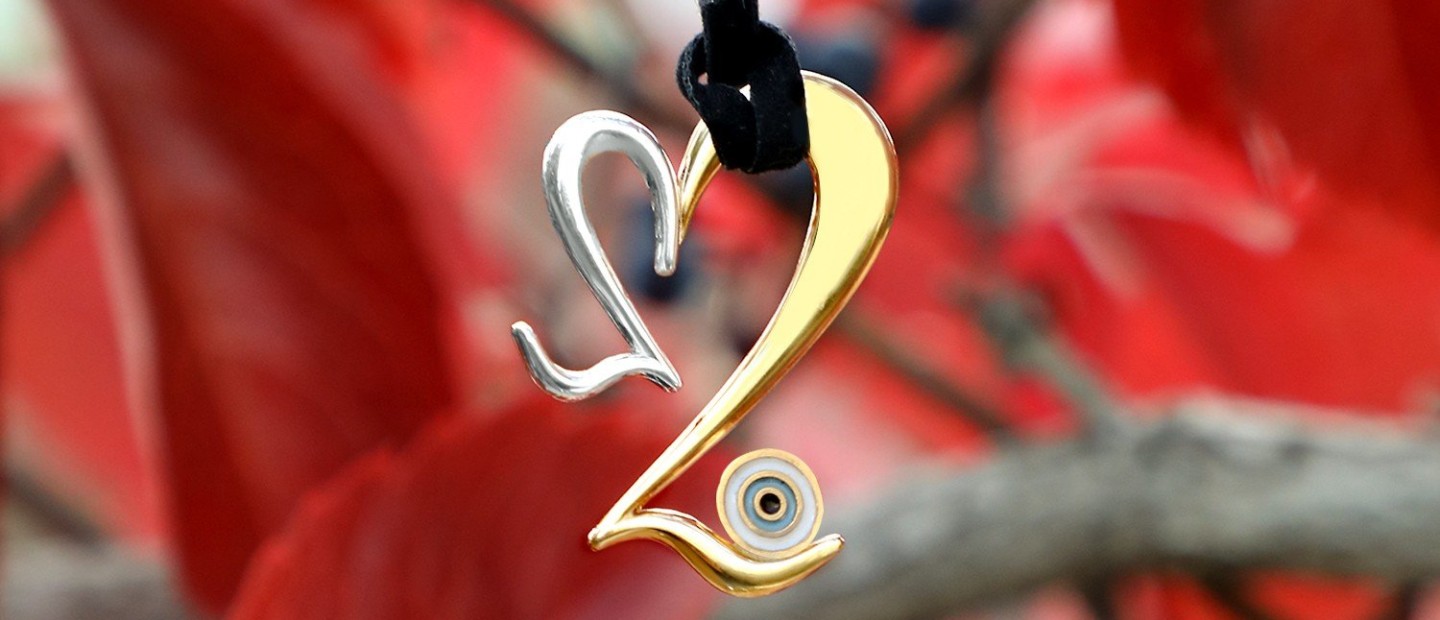 Τα καλύτερα και πιο stylish γούρια Ελλήνων δημιουργών για ένα τυχερό 2022