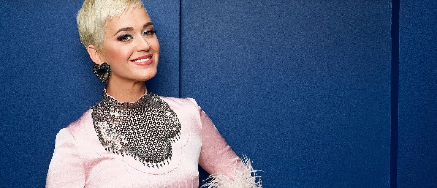 Τα πιο iconic looks της Katy Perry που μας εμπνέουν για το απόλυτο New Year's outfit
