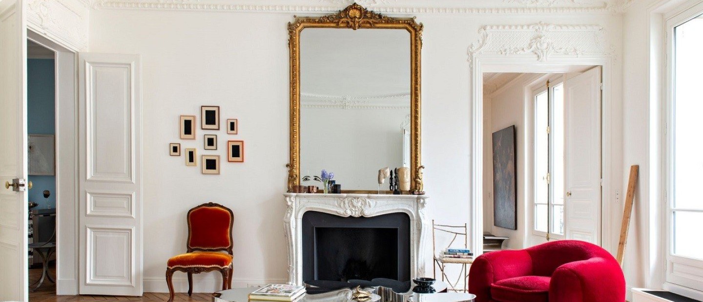 Ένα παριζιάνικο διαμέρισμα αναδεικνύει με τον πιο σύγχρονο τρόπο την κομψή αρχιτεκτονική