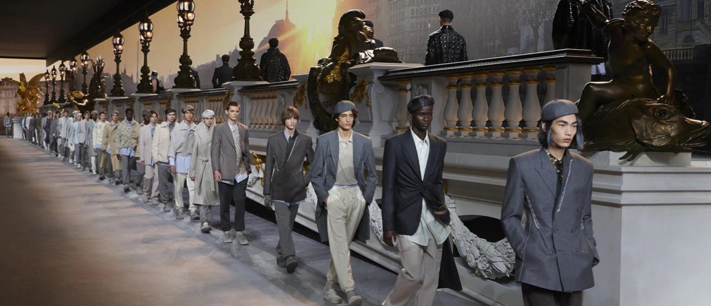 Η Men's Winter 2022-2023 collection του οίκου Dior ήταν μια ωδή στη σύγχρονη κομψότητα