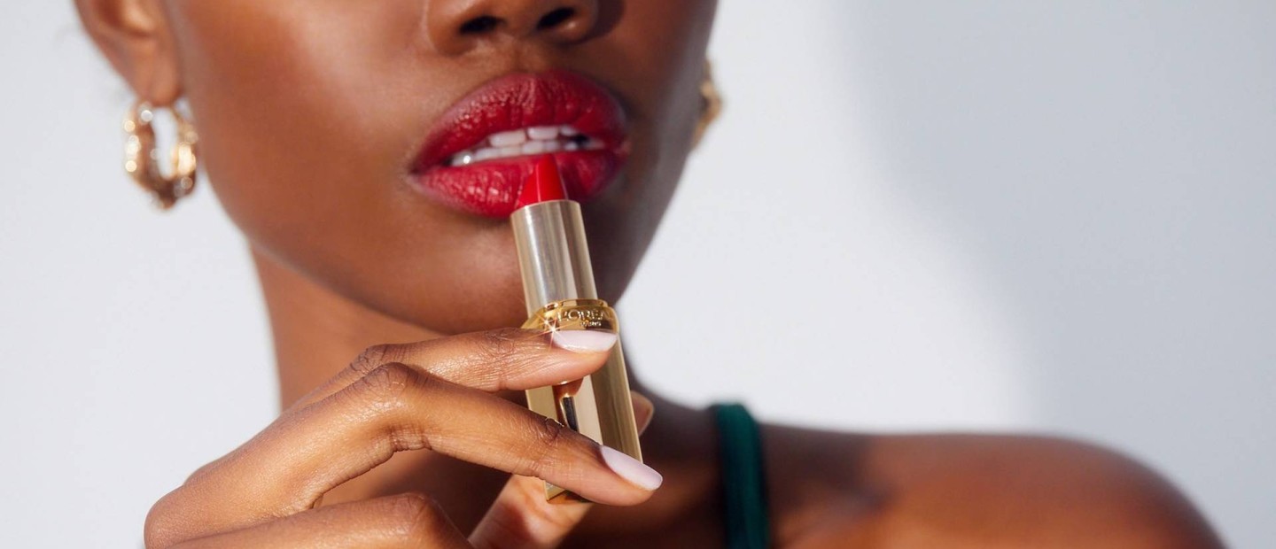 Red lips: Σαγηνευτικά κόκκινα κραγιόν που θα «ερωτευτείτε» τον Φεβρουάριο