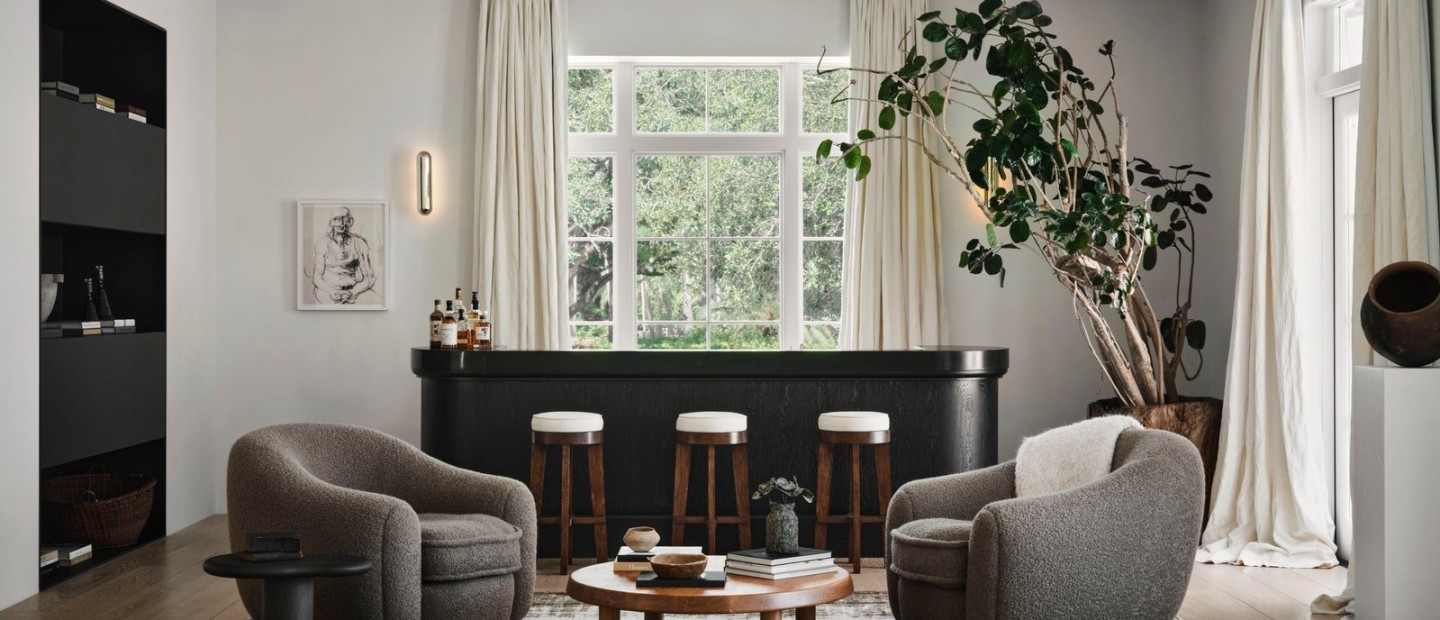 Μια black & white κατοικία στο Miami όπου η φίνα αισθητική κυριαρχεί