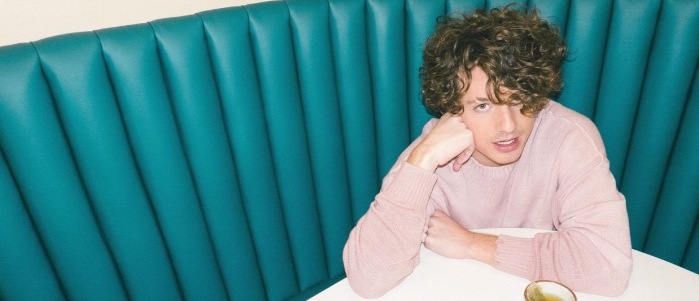 O Charlie Puth επιστρέφει στη μουσική βιομηχανία με ένα super hot κομμάτι