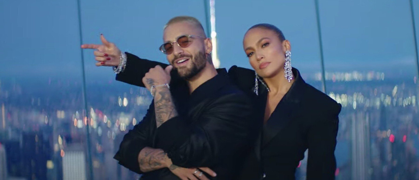 Η Jennifer Lopez και ο Maluma διαβάζουν τα πιο hot Tweets για τον εαυτό τους