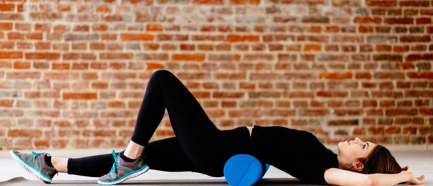 Foam Roller: Ποια είναι τα οφέλη του εργαλείου γυμναστικής για το οποίο όλοι μιλούν;
