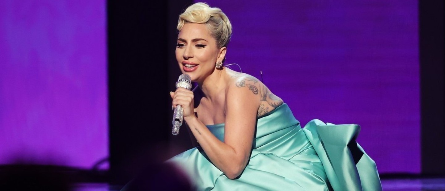 Ακούστε τη Lady Gaga να ερμηνεύει live δύο από τις μεγαλύτερες επιτυχίες της