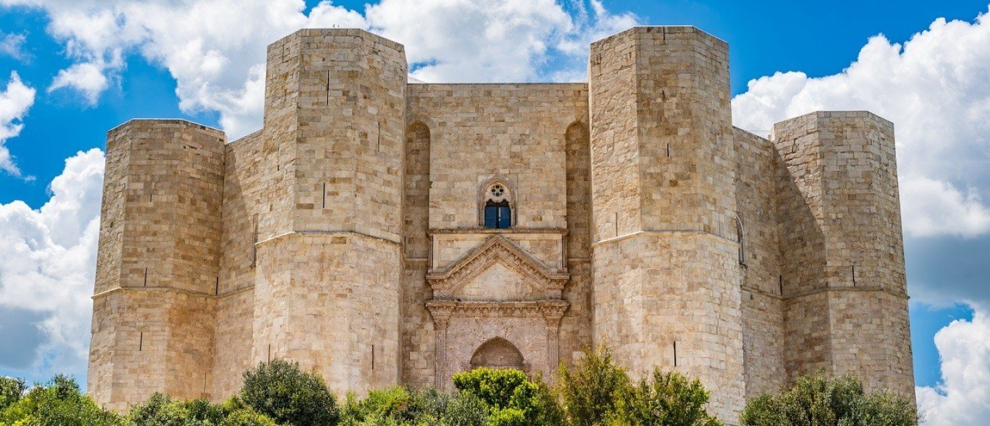 Μια ματιά στο Castel del Monte που θα φιλοξενήσει το επερχόμενο show του οίκου Gucci