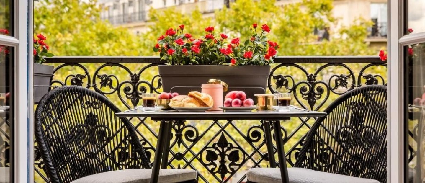 Balcony’s breakfast: 4 διακοσμητικές κινήσεις για elegant πρωινό στο μπαλκόνι 